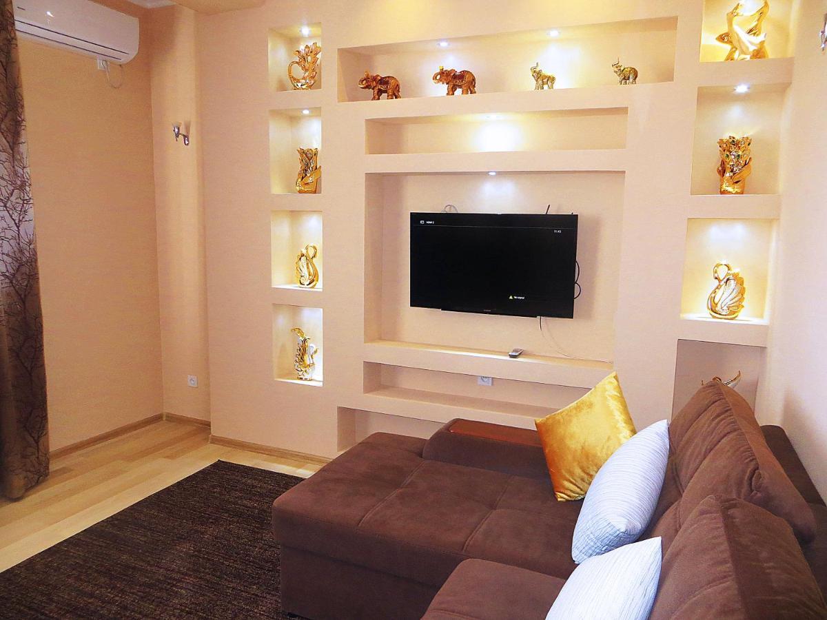 Yellow Apartment In The Center Of Biskek Kültér fotó