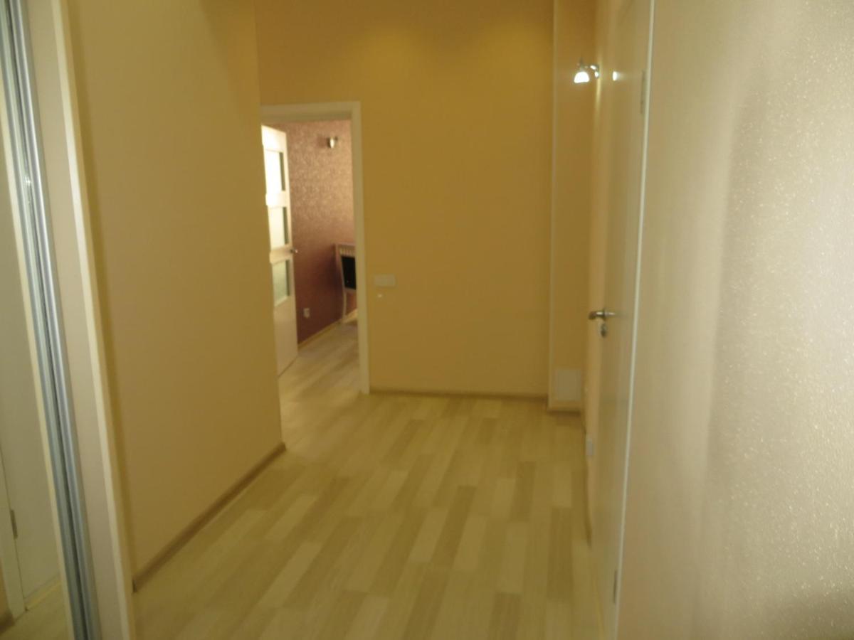 Yellow Apartment In The Center Of Biskek Kültér fotó